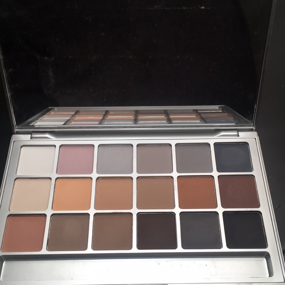 Kryolan 18 Color Eye Shadow Compact